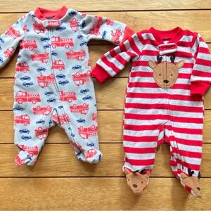 Bundle of 2 fleece Carter’s zipper footie pajamas - size newborn